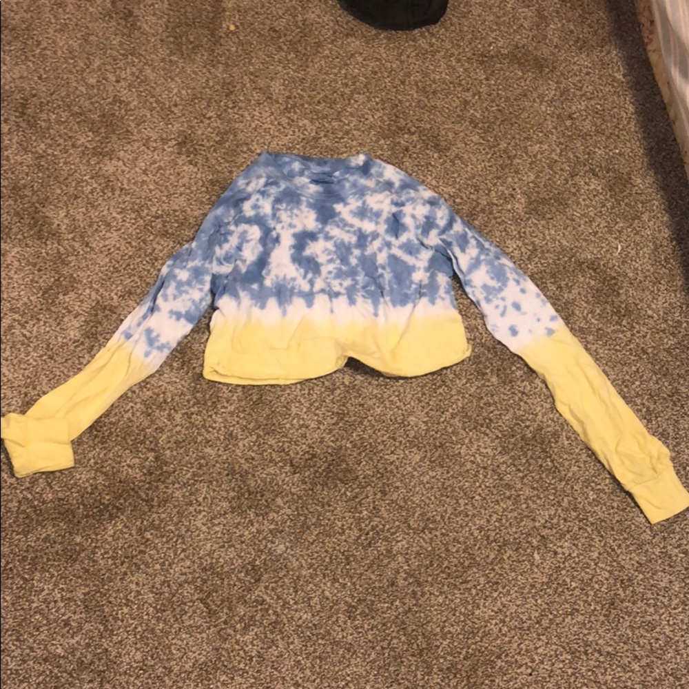 Long sleeve crop top